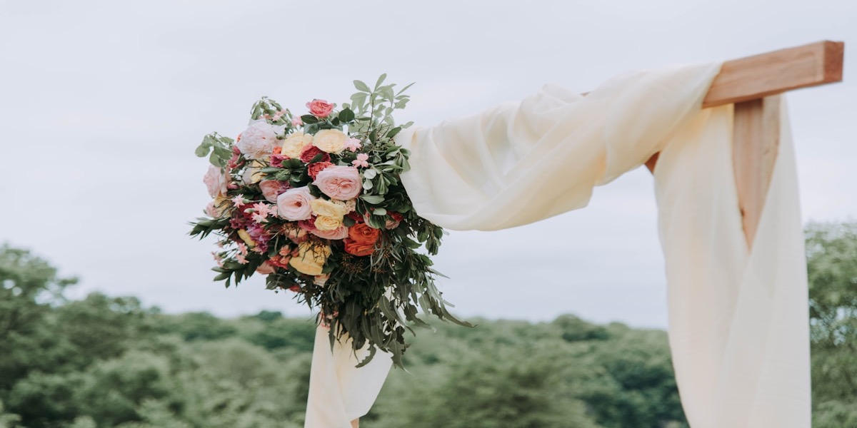 Personalized wedding technology including custom arcade game